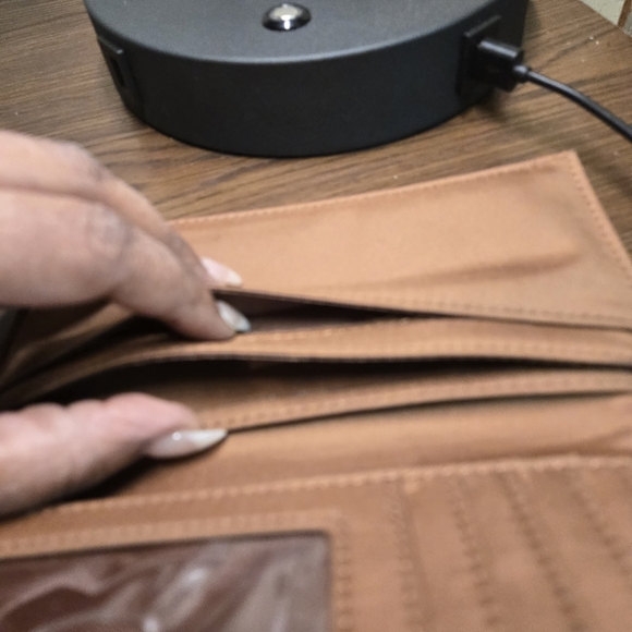 Liz Claiborne Patent Leather wallet - Picture 5 of 11